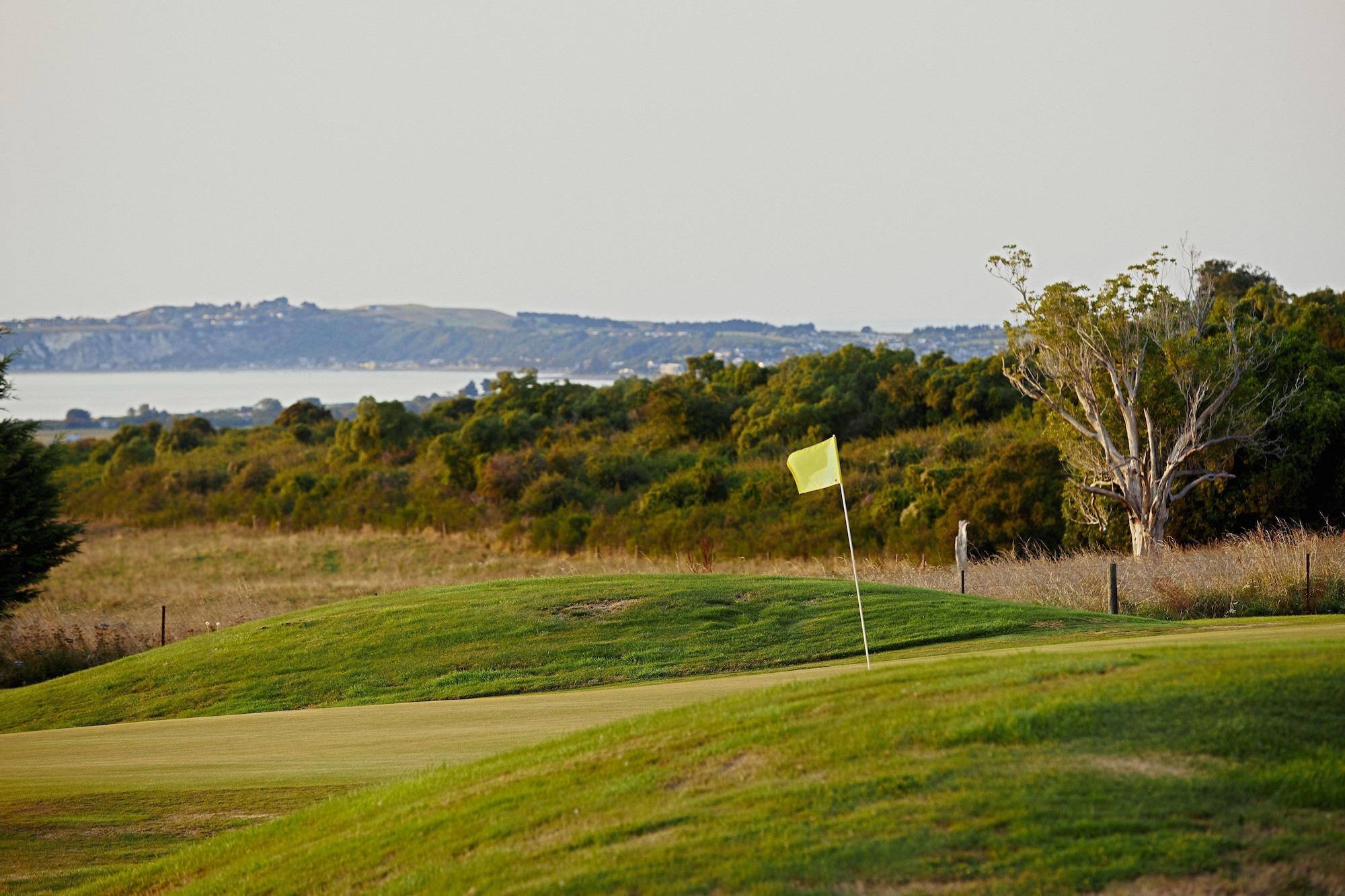Koura Bay Golf Resort Кайкура Екстериор снимка