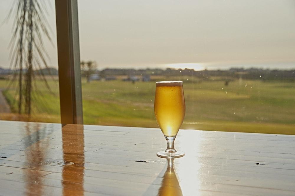 Koura Bay Golf Resort Кайкура Екстериор снимка