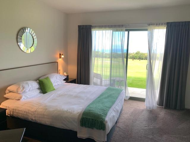 Koura Bay Golf Resort Кайкура Екстериор снимка