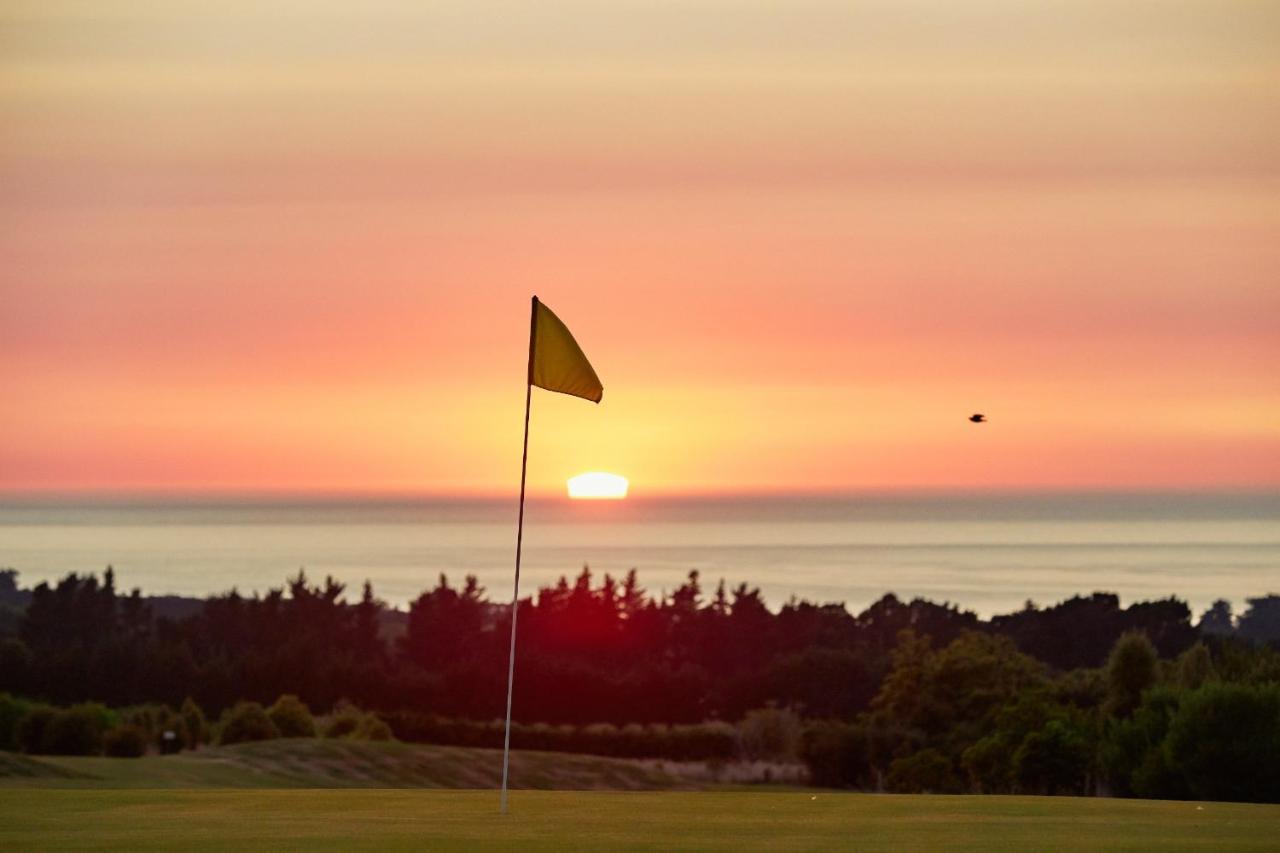 Koura Bay Golf Resort Кайкура Екстериор снимка